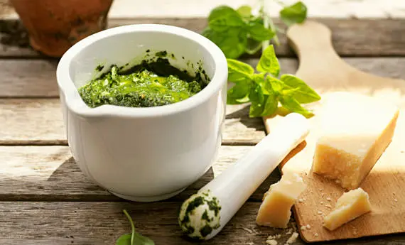 10 cose da mangiare a Genova, Tazza di pesto genove: una delle 10 cosa da mangiare a Genova