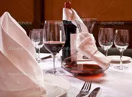 Posate .Raffreddare il vino in modo veloce può essere determinante. Ma anche saper giudicare un piatto