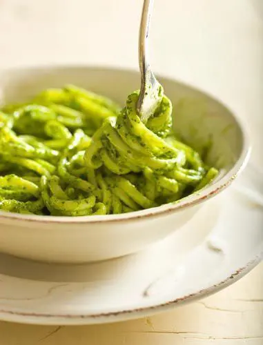 ,pesto genovese fagiolini e patate,Trenette al pesto, Il pesto piace ai turisti . Sempre maggiore gradimento per la cucina ligure.