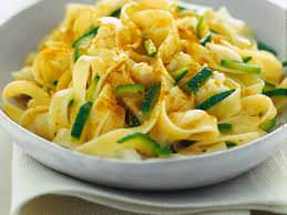 tagliatelle zucchine e limone una ricetta molto fresca per le prime giornate calde