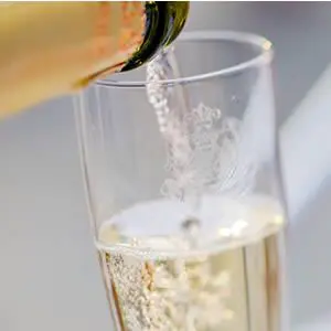 champagne a meno di 50 euro. Flute di champagne.
