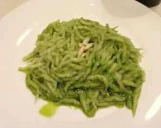 Attentato al pesto genovese senza pinoli, ma anche pesto al frullino
