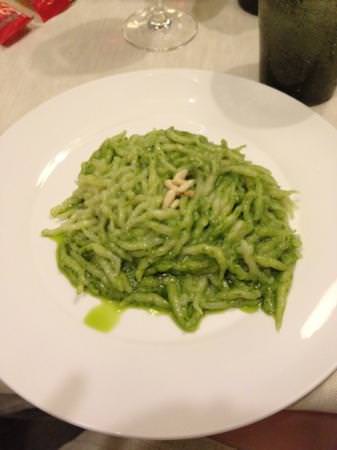 Attentato al pesto genovese senza pinoli, ma anche pesto al frullino