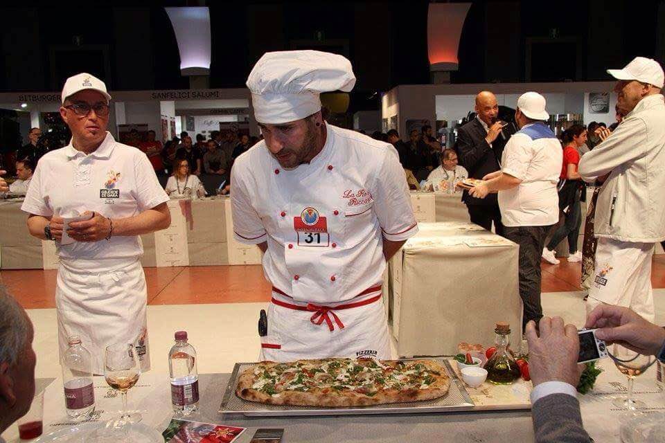 Riccardo La Rosa pizzaiolo protagonisti dei campionati del mondo di pizza