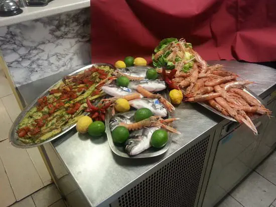 U Garbe' è in Valpolcevera e offre pranzo e cena a prezzi contenuti. E' nominato anche per gli aperitivi.