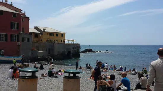 Spiaggia di Boccadase e profilo del ristorante Santa Chiara chef Collami