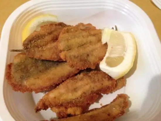 Acciughe impanate e fritte, Da Zimino nel centro storico i piatti genovesi