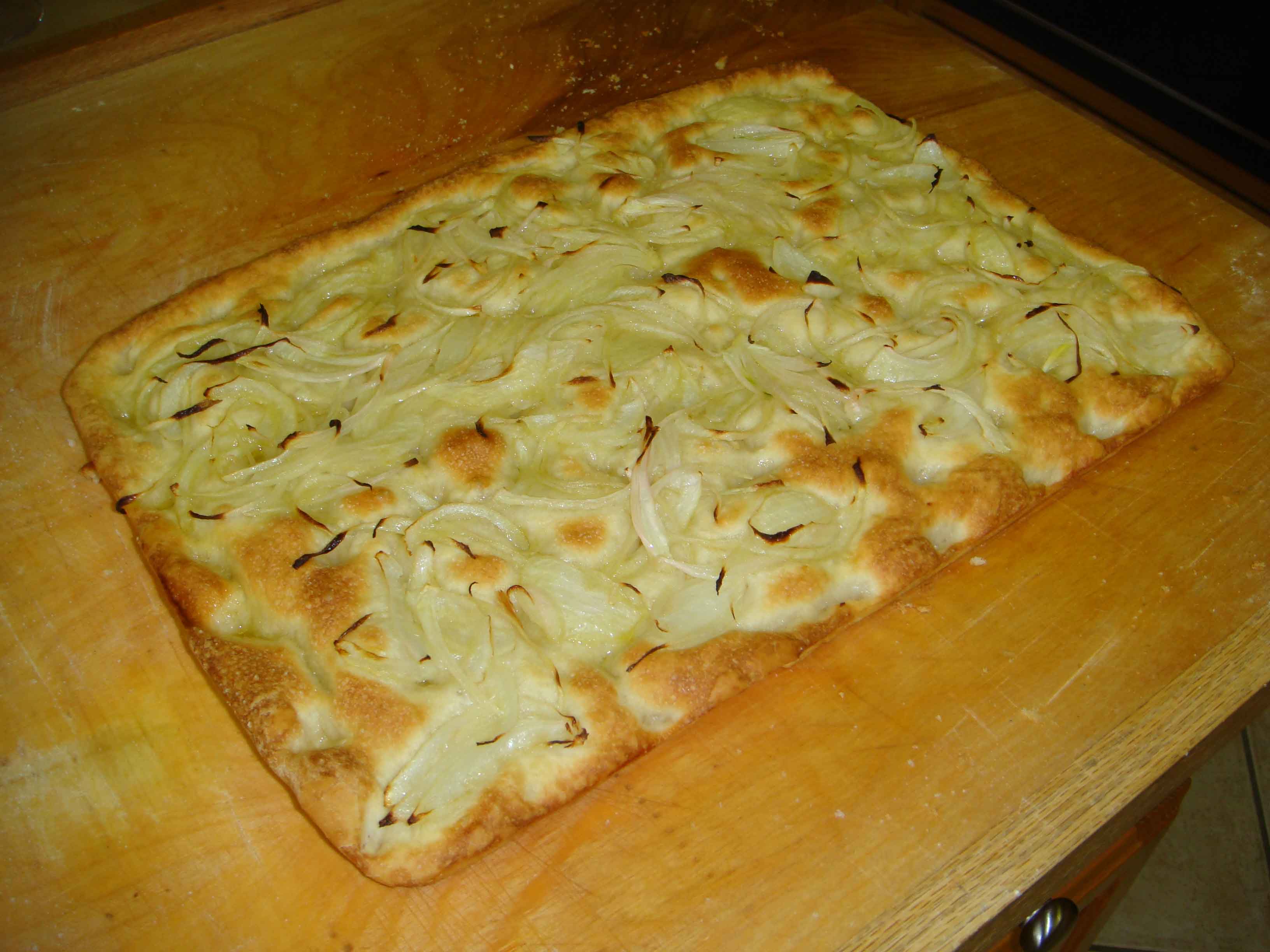 focaccia genovese, focaccia con le cipolle