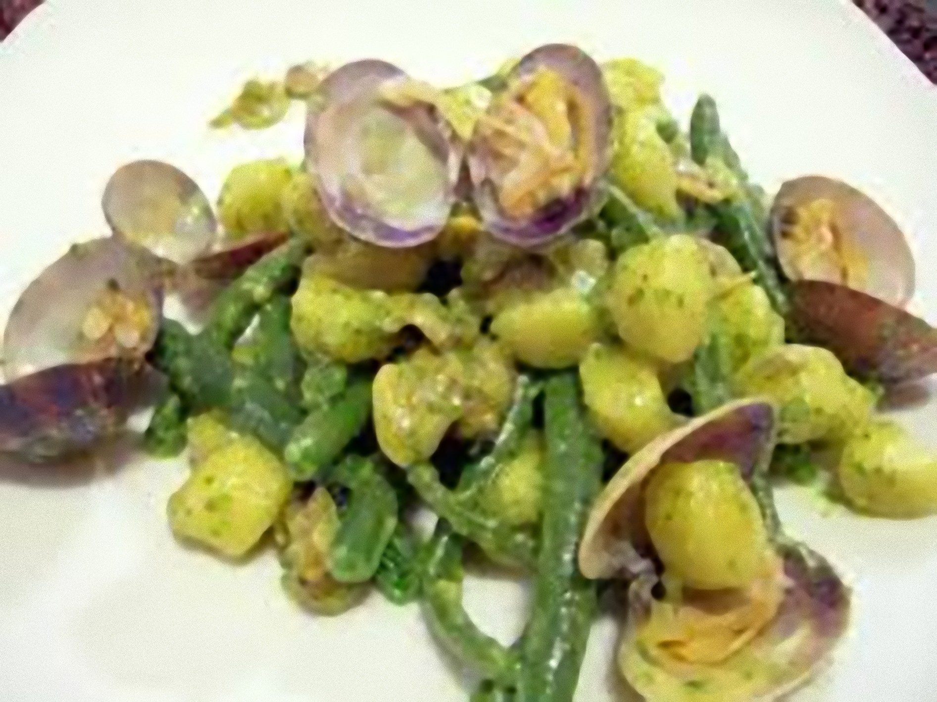 gnocchi pesto, vongole e fagiolini