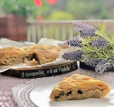 torta di cipolle e olive nere