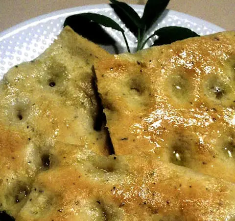 focaccia alla salvia