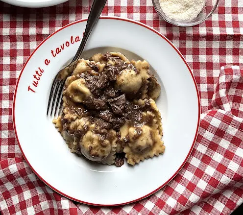 ravioli con ripieno di brasato