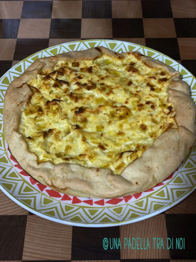 torta salata pasta brisè porri e prescinseua