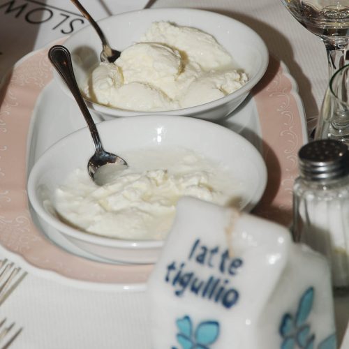 La prescinseua nelle sue molte declinazioni e gli utilizzi nellal cucina ligure.