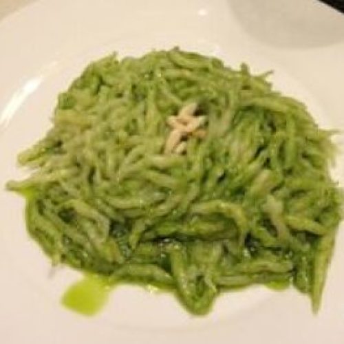 Attentato al pesto genovese senza pinoli, ma anche pesto al frullino