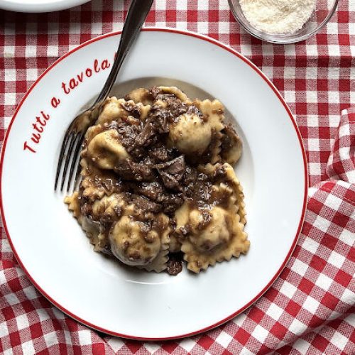 ravioli con ripieno di brasato
