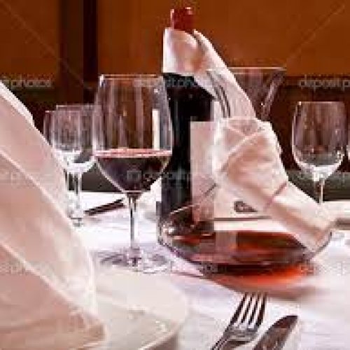Posate .Raffreddare il vino in modo veloce può essere determinante. Ma anche saper giudicare un piatto